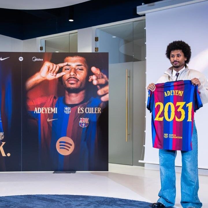 Karim Adeyemi Resmi Berseragam FC Barcelona Hingga 2031