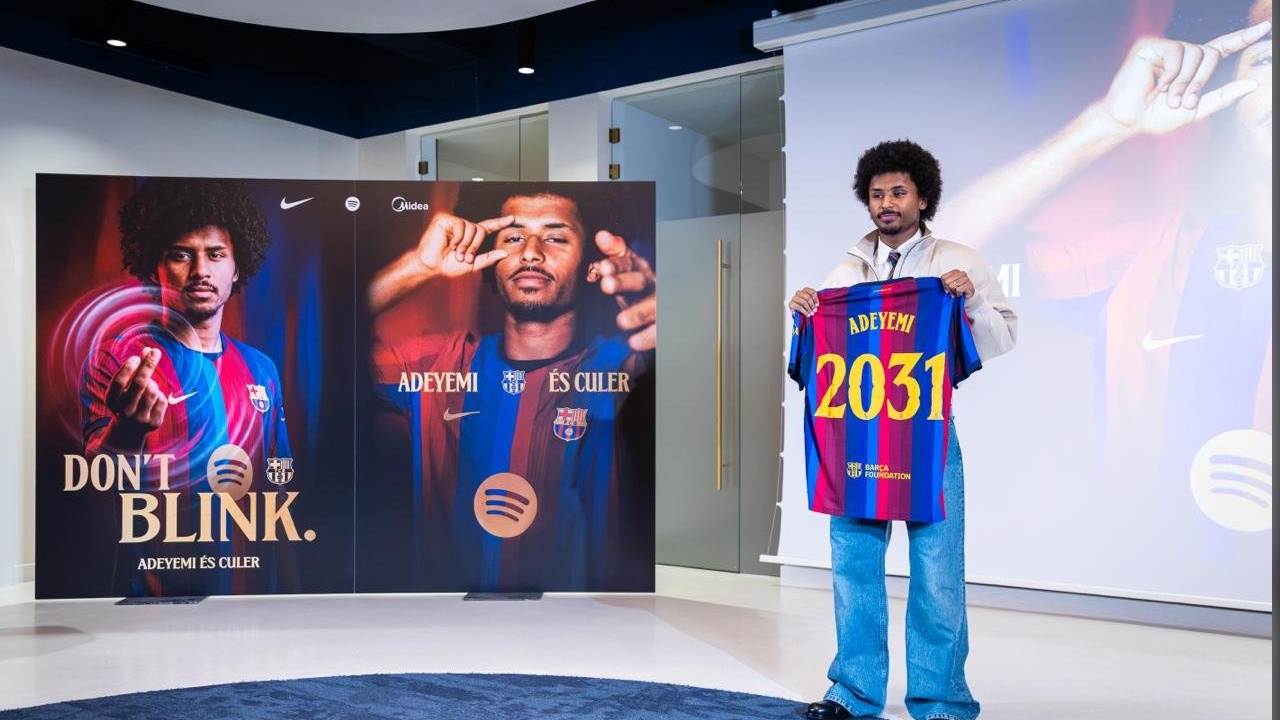 Karim Adeyemi Resmi Berseragam Barcelona Hingga 2031