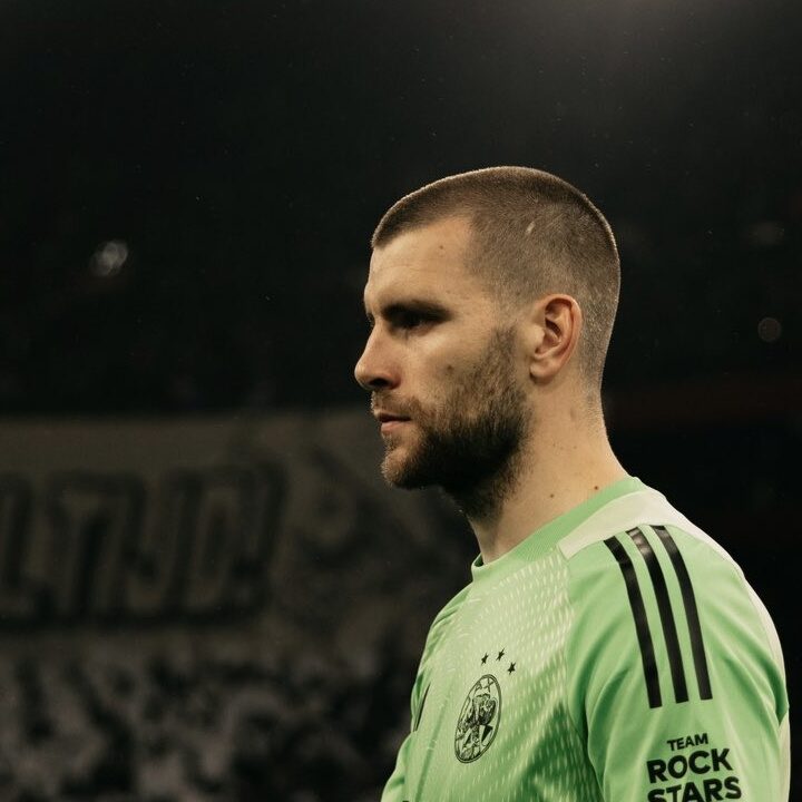 Maarten Paes Gemilang, Ajax Amsterdam Raih Kemenangan Telak di Conference League Melawan Vojvodina